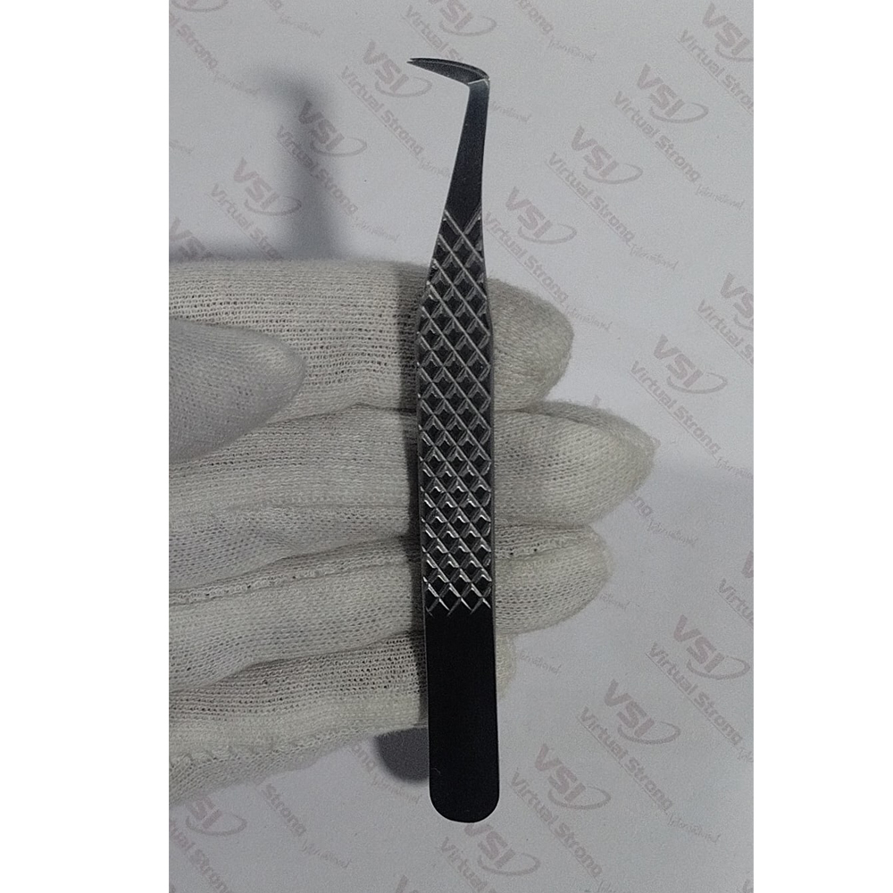 Eyelash Tweezers in silver color in 14cm