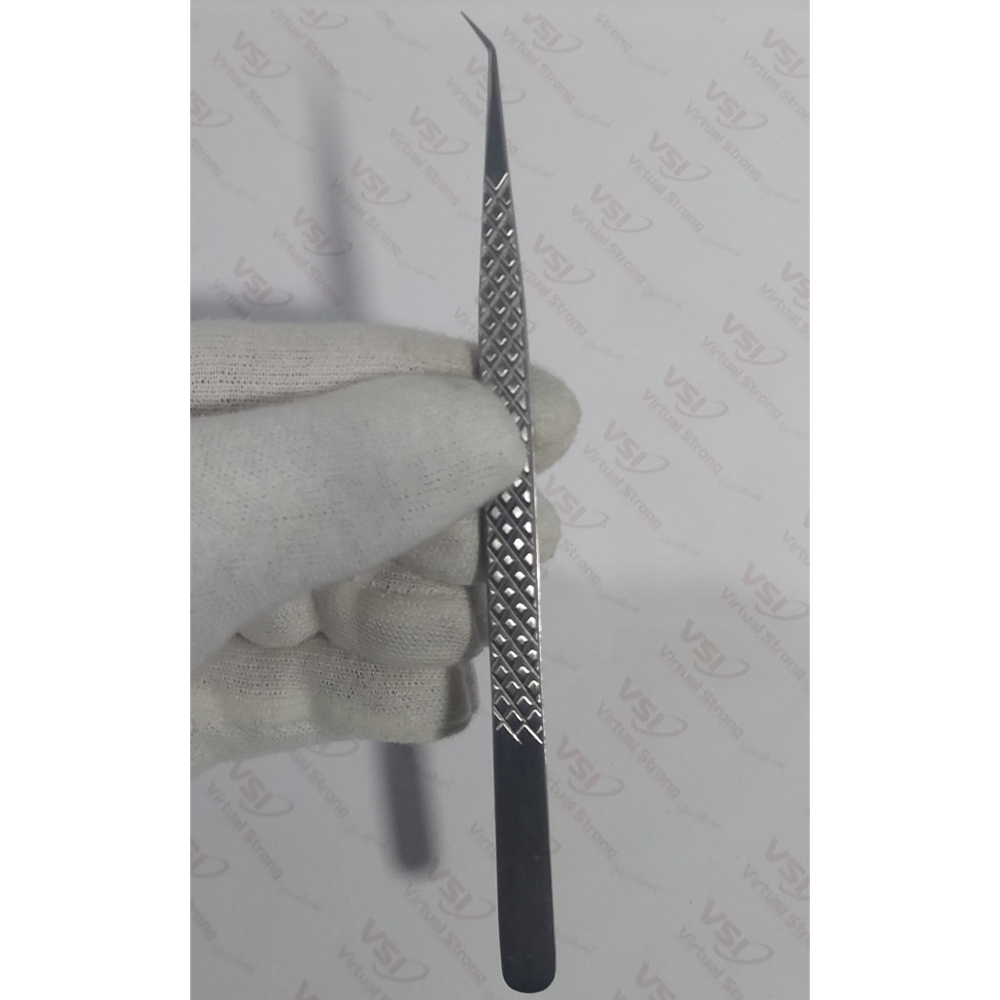 Eyelash Tweezers in silver color in 14cm